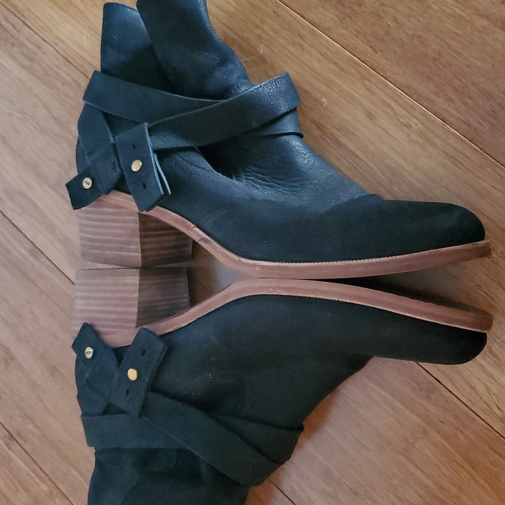 UGG Elora Black Ankle Boots Size 9 - Picture 10 of 13